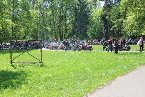 Daugybė visokiausių mototarkų pristatinėta kur tik telpa