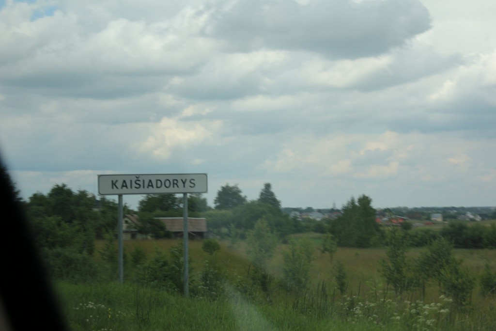 Šis ženklas pasitinka kiekvieną svečią, važiuojantį iš Vilnius-Kaunas magistralės