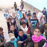 Afganų vaikai jau su dovanomis