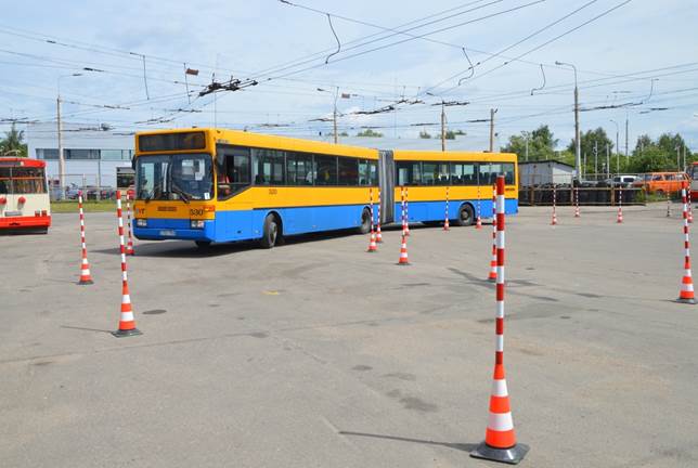 Troleibusų ir autobusų slalomas